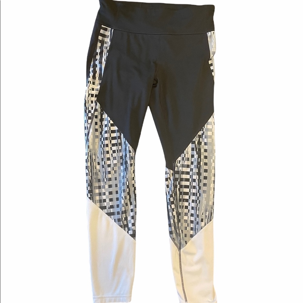 GapFit Leggings with Geometric Details | Small